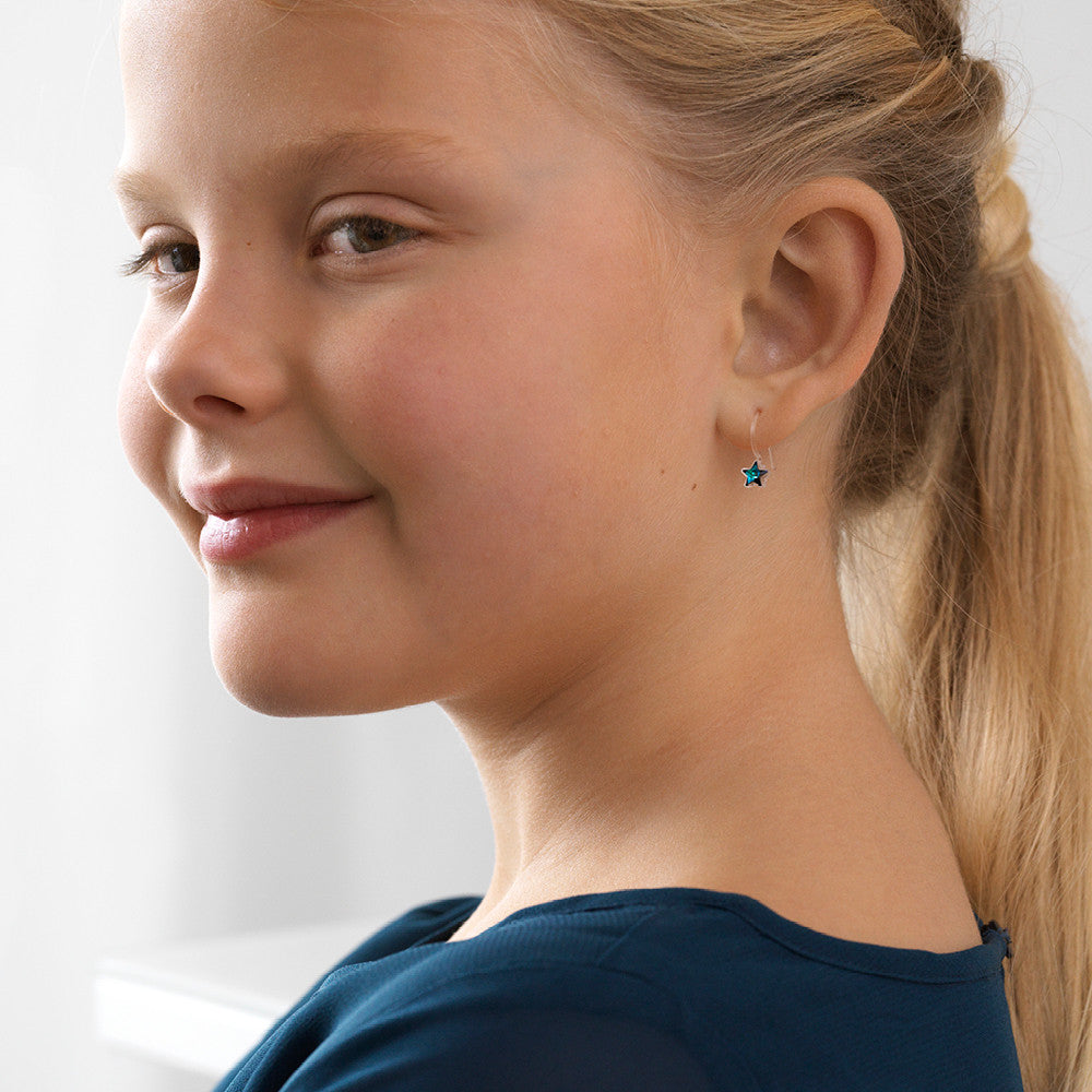 Model Wearing Allergy Friendly Medical Plastic 6mm Pendant Star in Lilac Shimmer