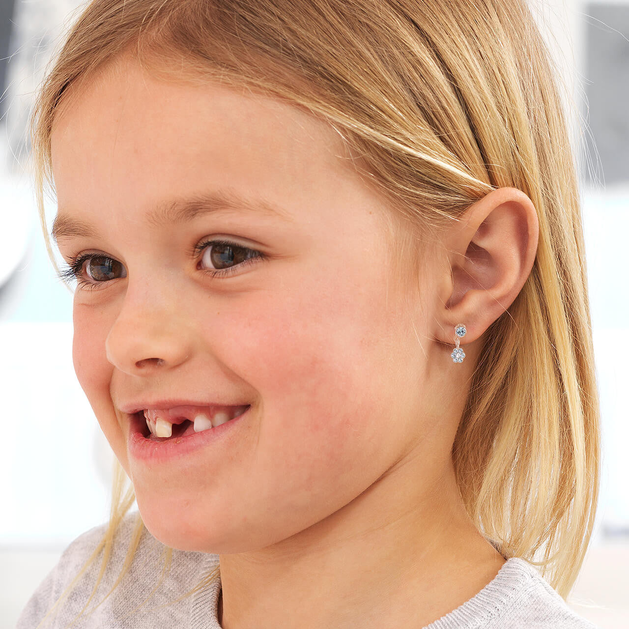 Medical Plastic Dangle Daisy Earrings