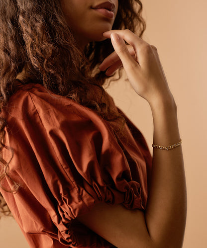 Golden Grand Round Mesh Bracelet on model