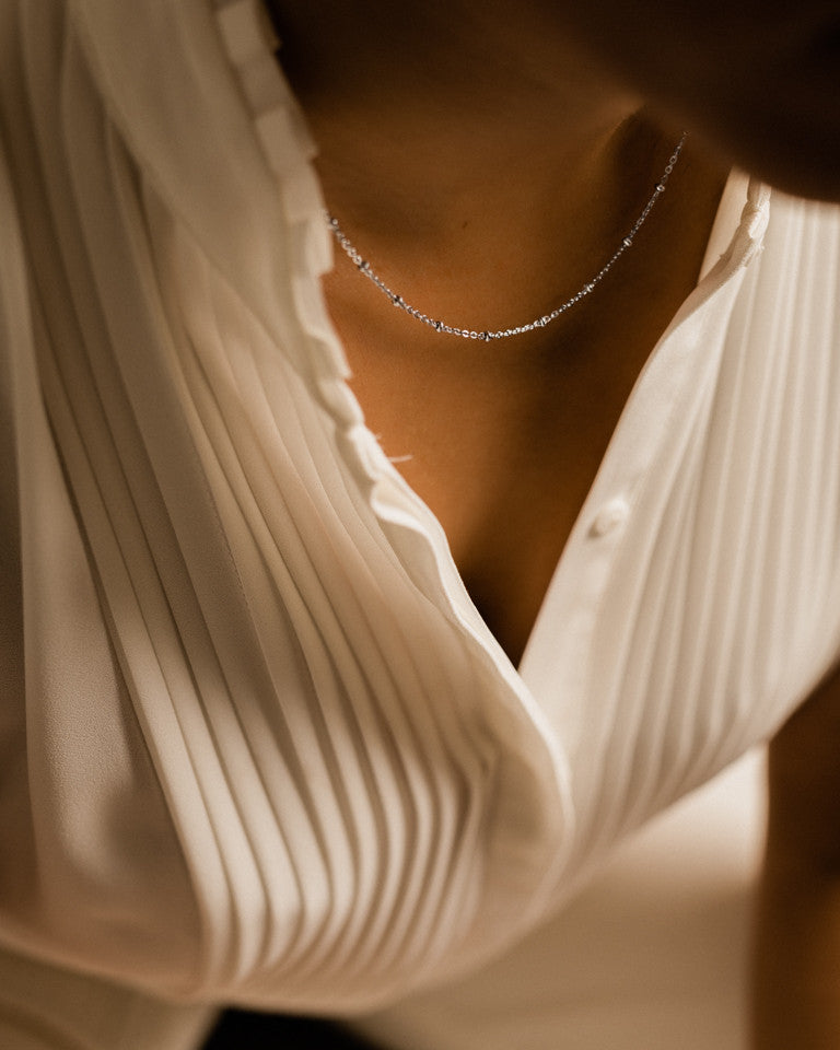 Ball necklace in silver on model