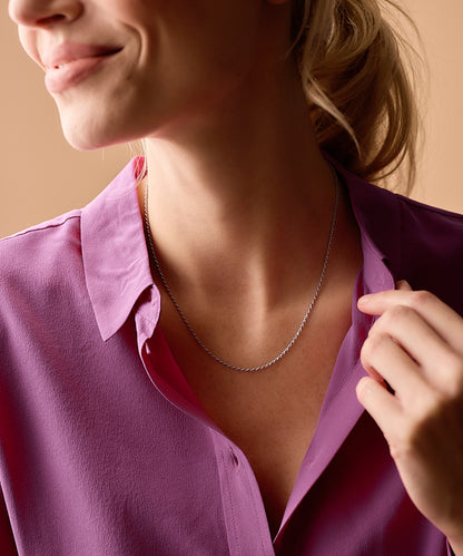 Tiny twist necklace in silver color on model