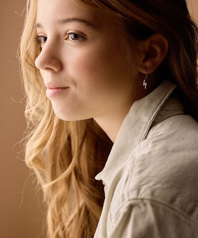 Flash Pendant Earrings on girl model