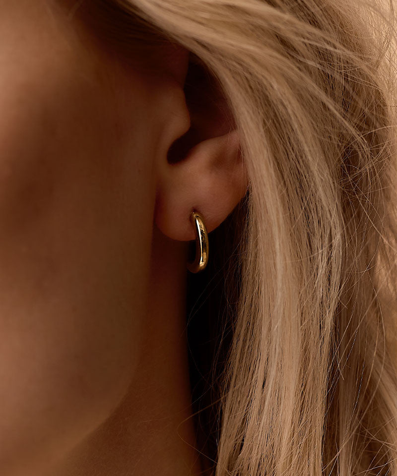 Golden Titanium Pendant Round Curved 15mm Earrings on model