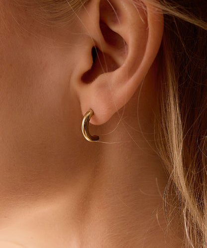 Golden Titanium Pendant Round Curved 15mm Earrings on model