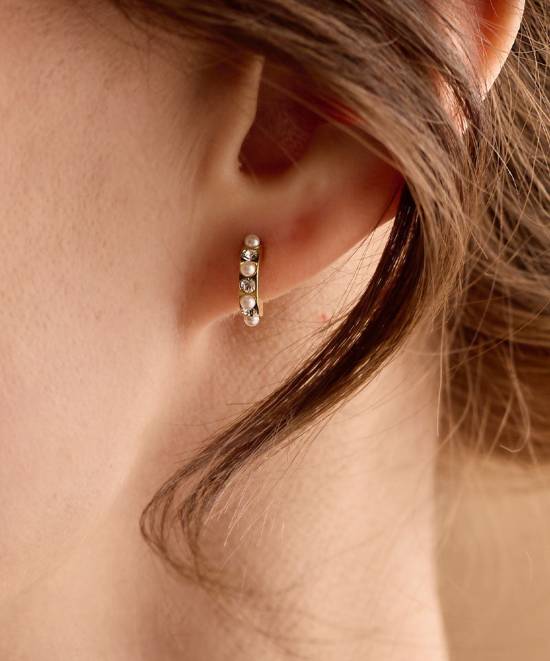 Golden Titanium Curved Pendant Crystal/White Pearl Earrings
