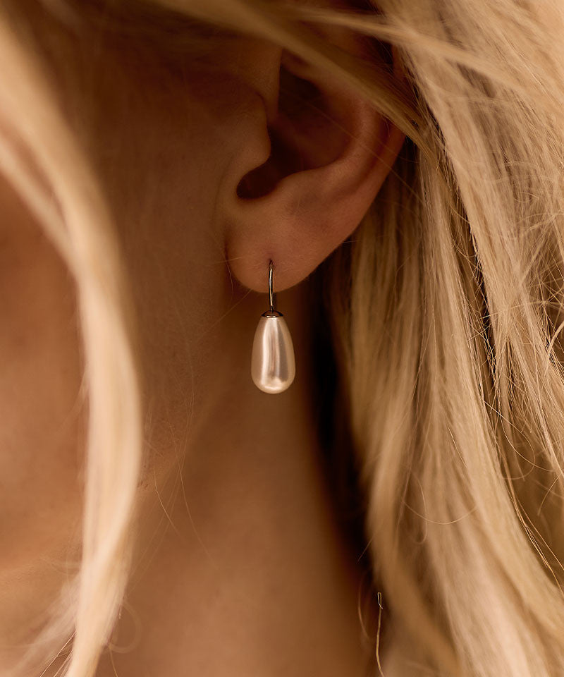 Drop Pearl Pendant in white, 15mm on model